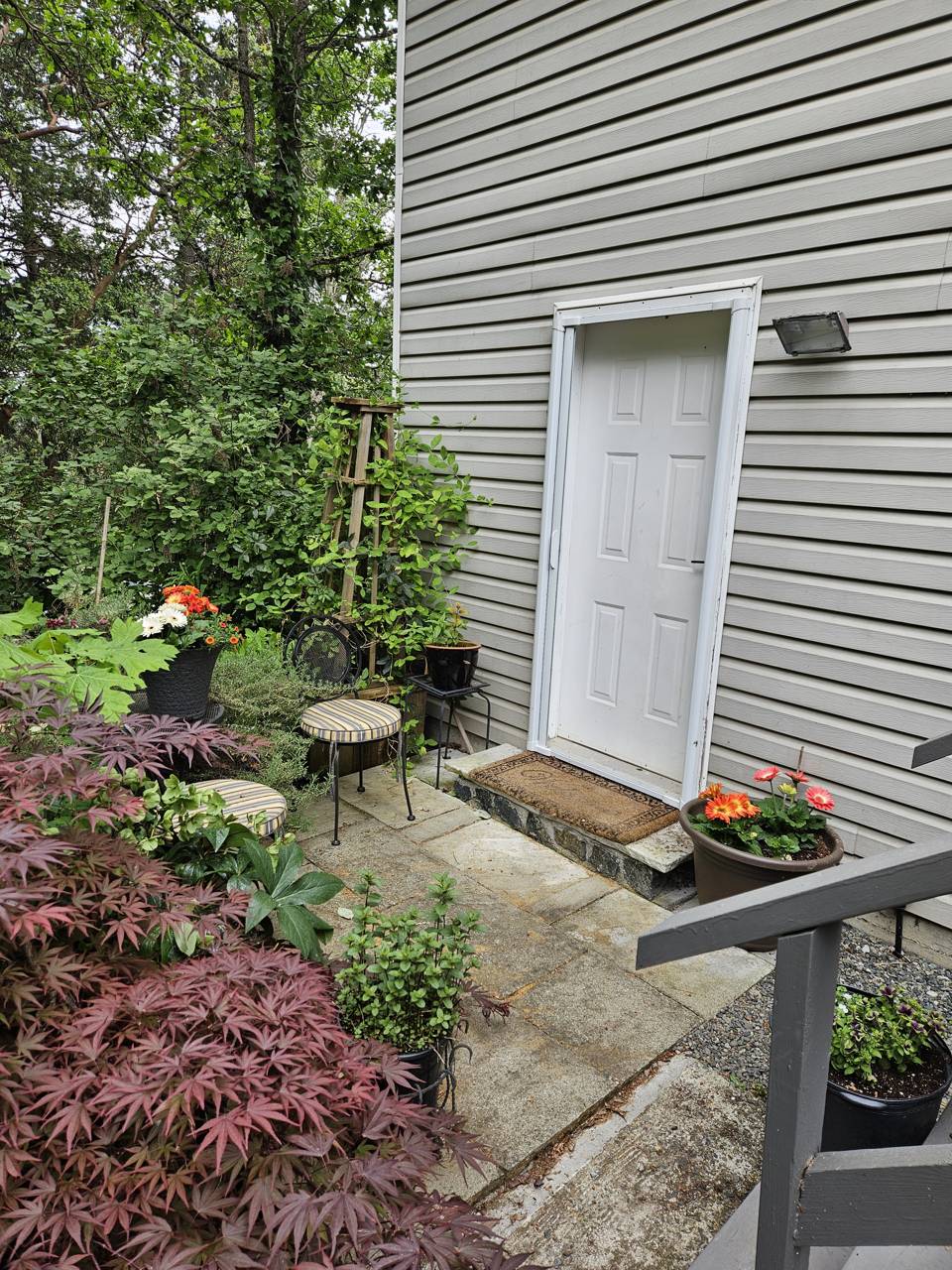Back entrance landing - before