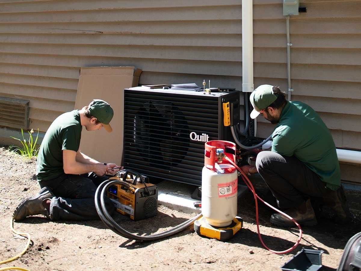 Outdoor heat pump installation - Sasquatch Heat Pumps